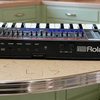 Roland JU-06 Boutique Synth Bundle | K-25m Keyboard • USB Cable • Sealed AAA Batteries • Ready to Play image 5