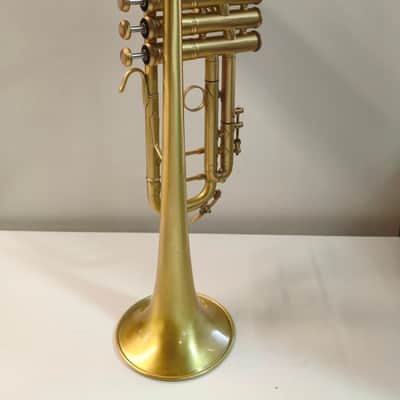Trompeta Bach Stradivarius 43 lacado mate en perfecto estado image 14