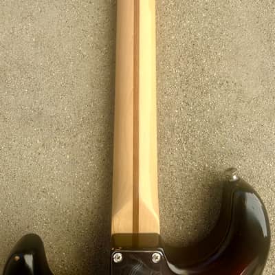 Fender Highway One Stratocaster with Rosewood Fretboard 2006 - 2011 - 3-Color Sunburst image 9