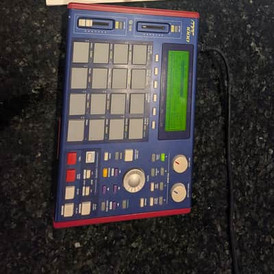 Akai MPC1000 Music Production Center 2004 - 2013 - Blue image 13