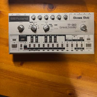 Cyclone Analogic TT-303 Bass Bot V1 | Reverb