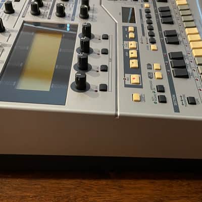 Yamaha RS7000 Music Production Studio Integrated Sampling Sequencer image 4