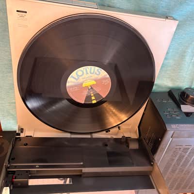 Technics SL-Q5 Turntable kit with preamp and receiver image 2