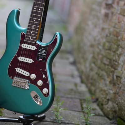 Fender American Professional Classic Stratocaster® - Faded Sherwood Green Metallic image 3
