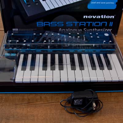 Novation Bass Station II 25-Key Synthesizer with Decksaver Cover