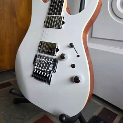 Ibanez Prestige 2024 - Pearl White image 3
