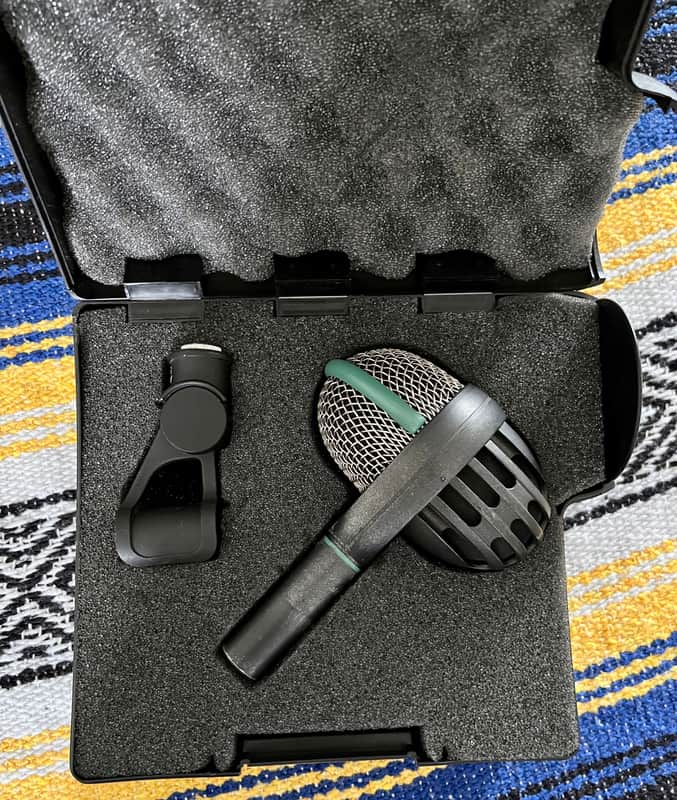 AKG D112 Large-Diaphragm Dynamic Kick Drum Microphone 2010s - Black image 1
