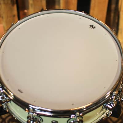 DW 5x14 Collector's Maple VLT Lexus White Lacquer Snare Drum - SO#1127629 image 4