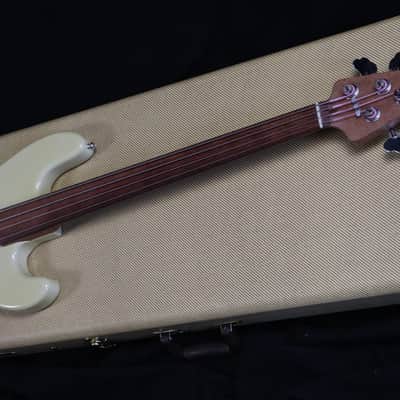 Hot Wire Bass Prezz Fretless 2022 - Nitro image 6