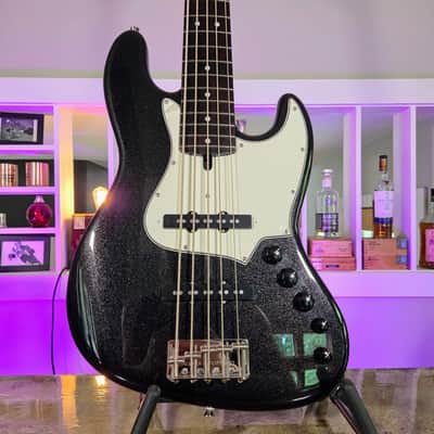 Alleva Coppolo LG5 Standard in Black Micro Flake Metallic: White Pickguard, Indonesian Rosewood Fingerboard & AC In-House 60s Pickups image 2
