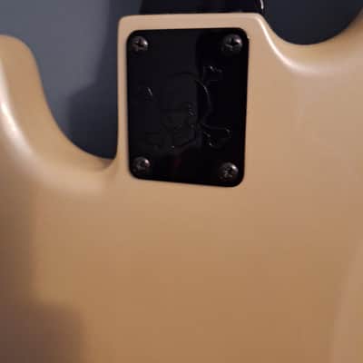 Fender Artist Series Duff McKagan Deluxe Precision Bass with Rosewood Fretboard 2019 - Present - White Pearl image 4