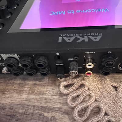 Akai MPC Live II Standalone Sampler / Sequencer 2020 - Present Black image 5