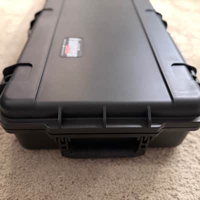 SKB 3i-4214-56 Injection Molded Les Paul Guitar Flight Case with TSA Latches & Wheels image 6