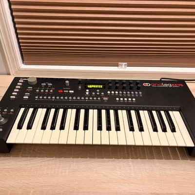 Elektron Analog Keys with New OLED Screen and Case