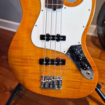 Fender Select Active Jazz Bass 2012 - 2013 - Amber Burst image 2