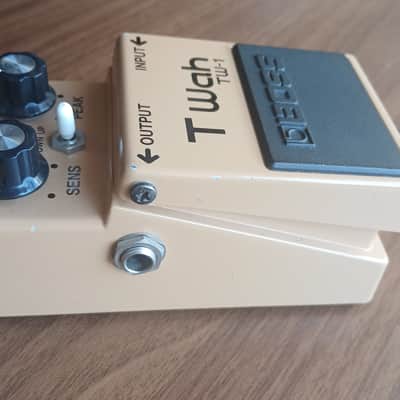 Boss TW-1 T Wah (Black Label) 1977 - 1989 - Yellow image 2