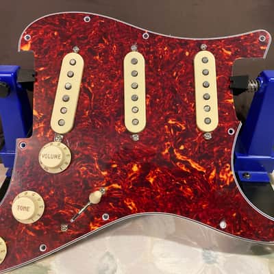 Stratocaster VINTAGE Hand wound single coil pickups in loaded 5-way pickguard image 9