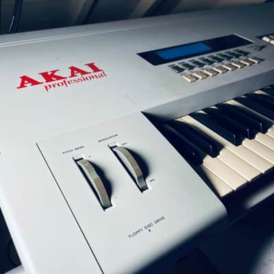 RARE Akai S1000KB Digital Stereo Sampling Keyboard (1990) image 1