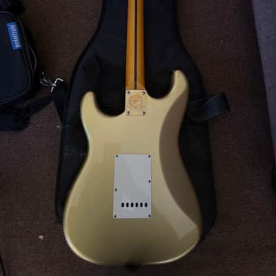 Fender Squier Mexican Aztec Gold Stratocaster with Maple Fretboard Mystic Aztec Gold image 3
