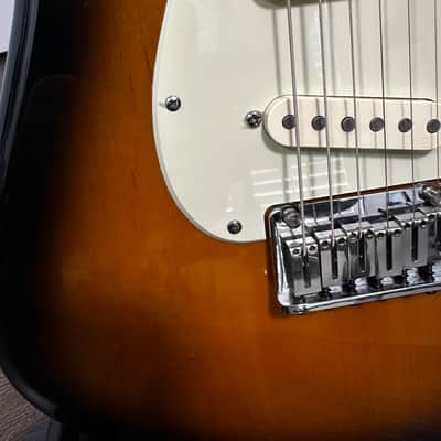 Fender American Deluxe Stratocaster V-Neck with Maple Fretboard 2004 - 2010 - 2-Color Sunburst image 5