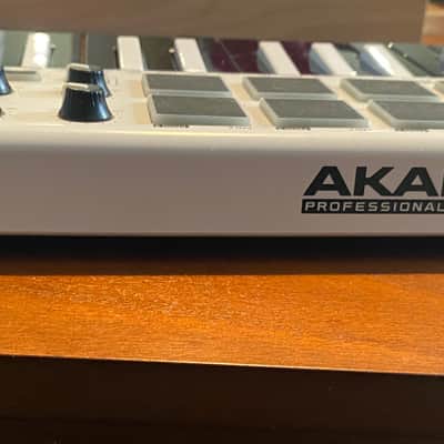 Akai MPK Mini Play Portable 25-Key MIDI Controller 2018 - Present - Black image 2
