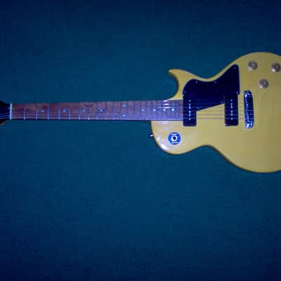 Vintage VR100 TV Yellow image 3