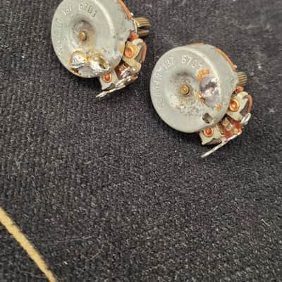 CTS Crater Bottom Split Shaft 500k Potentiometer Pair 1967 image 2