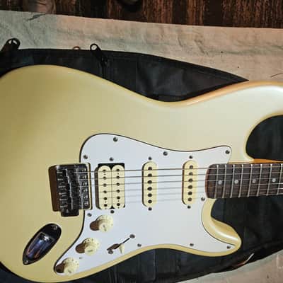 Squire 11 strat. Circa.1980,s Factory has pickups image 3
