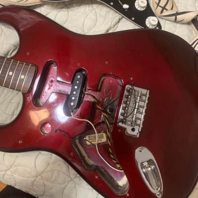 Fender Standard Stratocaster with Rosewood Fretboard 2006 - Red image 8