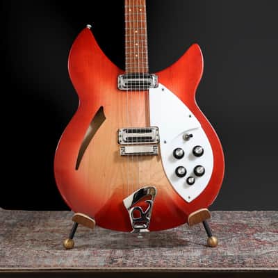 Rickenbacker 330 - 6 String model- Two Toaster pickups - 'R' tailpiece 1967 - Fireglo - One Owner Guitar - VERY CLEAN Bild 2