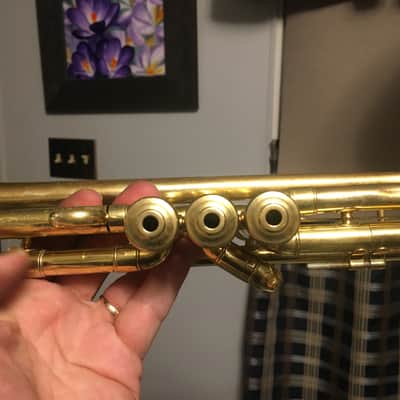 SUMMER DEAL CONN TRUMPET RARE 8B 1934 GUSTAT SYMPHONY GRAND COMPRESSION FINE NO BAD DENTS OR PRIOR REPAIRS , OK CASE , MUTES , MOUTHPIECE image 7