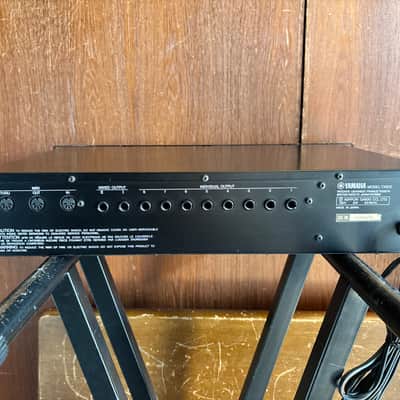 YAMAHA TX802 FM TONE GENERATOR SYNTHESIZER 2U RACK New internal battery image 7