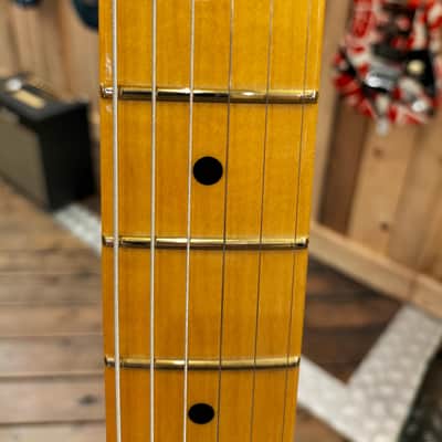 Fender 75TH ANNIVERSARY COMMEMORATIVE STRATOCASTER Maple Fingerboard, 2-Color Bourbon Burst image 18