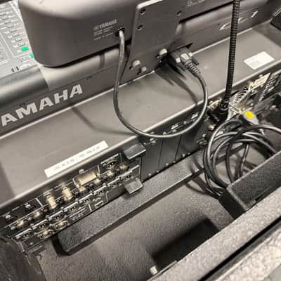 Yamaha CL1 Console w/ R&R road case image 7