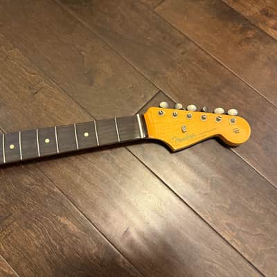 Fender Stratocaster 2025 - Rosewood