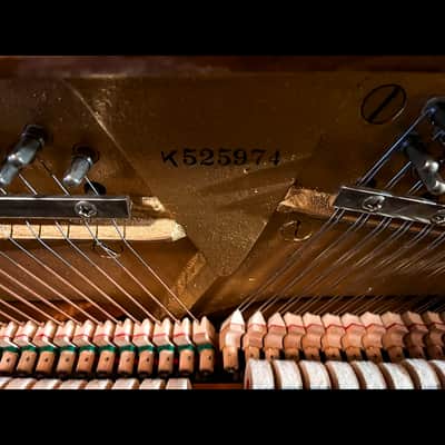 Elegant Acoustic Harmony: Kawai Upright Piano Bild 6