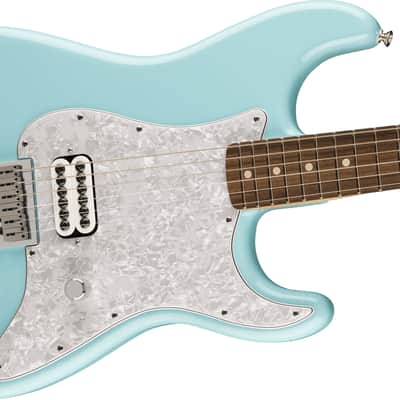 Fender Tom DeLonge Stratocaster Rosewood Fingerboard - Daphne Blue image 4