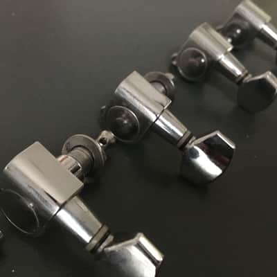Yolnth Chrome Enclosed Guitar Machine Heads Tuners 6 - in - line (set of 6) image 3