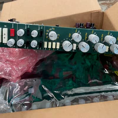 DAKING 1112 24 CH 8 BUS CONSOLE CLASS A DISCRETE 2000's image 6
