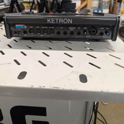 Ketron Lounge image 5
