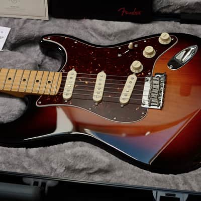 Fender American Professional II Stratocaster with Maple Fretboard 2020 - Present - 3-Color Sunburst image 7