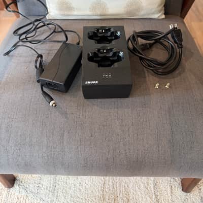 Shure SBC200-US Dual Docking Recharging Station with US Power Supply 2022 - Present - Black image 1