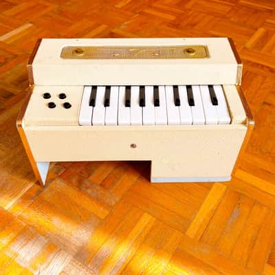 Super Rare Giaccaglia Micro “Fisetta” Chord/Reed Organ (Italy, 1950s) – vintage electric mini organ and harmonium! image 3