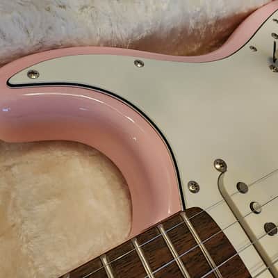 Squier Classic Vibe ’60s Stratocaster HSS Shell Pink + CME Pink Hardshell Case image 6