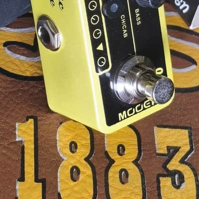 Mooer 006 Classic Deluxe Micro Preamp 2010s - Black/Yellow image 2