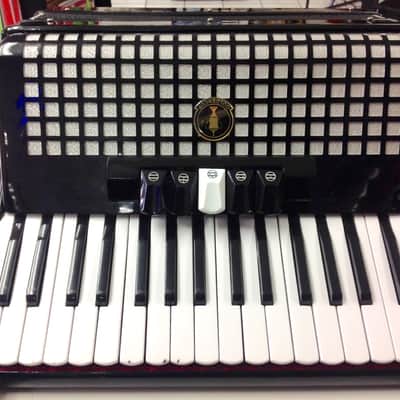 Goldencup Accordion - black image 2