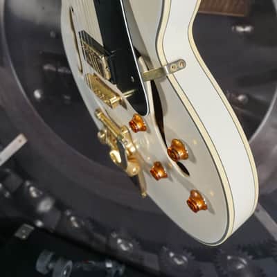 1997 Washburn J-9 Hollowbody w/ Bigsby – White – OHSC image 9