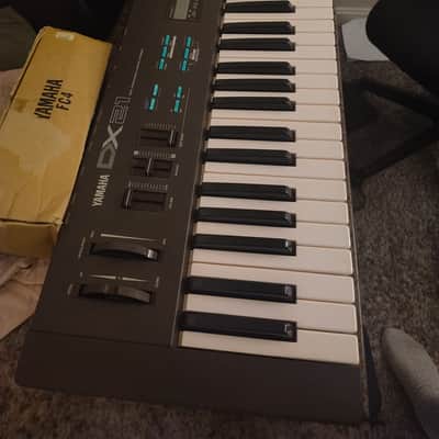 Yamaha DX21 Programmable Algorithm Synthesizer 1985 - Black