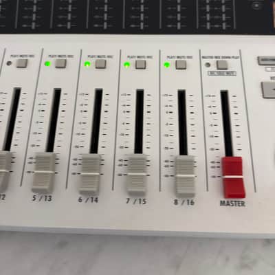 Zoom R16 USB Audio Interface / Digital Multitrack Recorder / Control Surface 2010s - White image 4