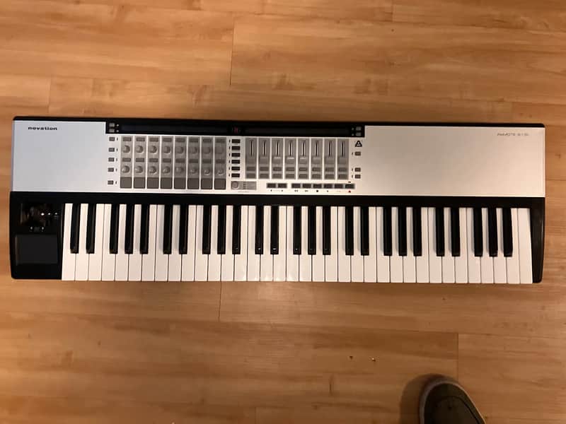 Novation ReMOTE 61 SL MIDI Controller 2006 - Silver image 1